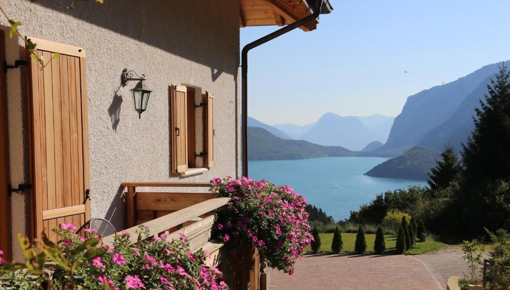 lago di molveno hotel con spa Agriturismo Ai Castioni